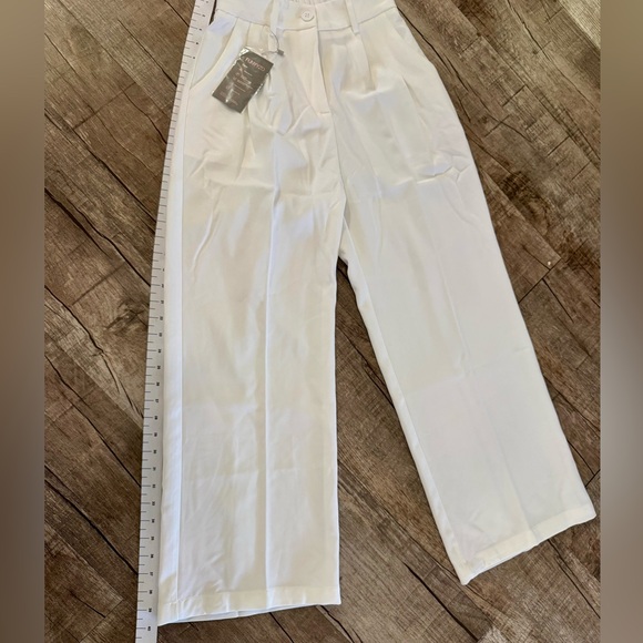 Women’s White Wide-Leg Pleated Dress Pants Short | High Waist Trousers | Size XS - Picture 5 of 10